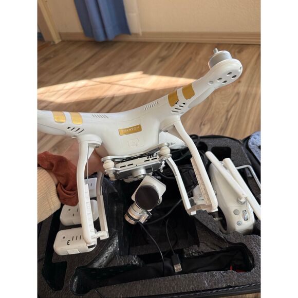 DJI Phantom 3 Professional Quadcopter with 4K Camera and 3-Axis Gimbal - White - Picture 5 of 16